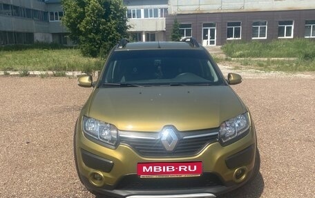 Renault Sandero II рестайлинг, 2015 год, 900 000 рублей, 1 фотография