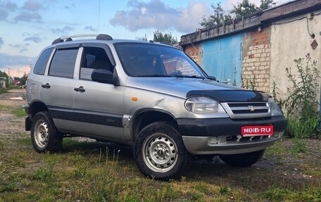 Chevrolet Niva I рестайлинг, 2004 год, 180 000 рублей, 1 фотография