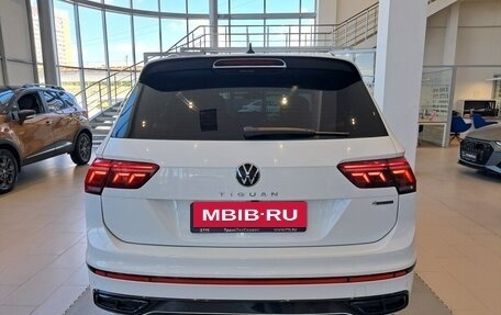 Volkswagen Tiguan II, 2021 год, 3 790 000 рублей, 6 фотография