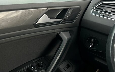 Volkswagen Tiguan II, 2019 год, 2 527 800 рублей, 19 фотография