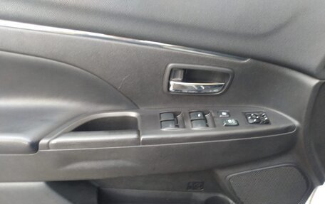 Mitsubishi ASX I рестайлинг, 2012 год, 1 000 000 рублей, 12 фотография