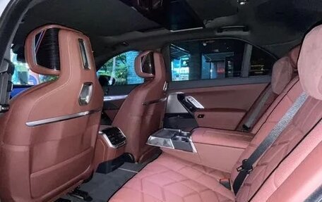 BMW 7 серия, 2025 год, 15 300 000 рублей, 10 фотография