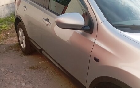 Nissan Qashqai, 2010 год, 900 000 рублей, 2 фотография