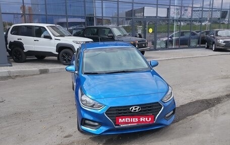 Hyundai Solaris II рестайлинг, 2017 год, 800 000 рублей, 2 фотография
