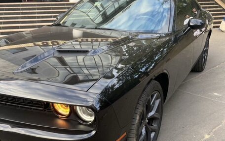 Dodge Challenger III рестайлинг 2, 2021 год, 3 900 000 рублей, 7 фотография