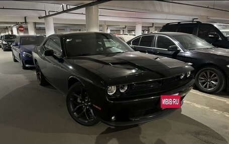 Dodge Challenger III рестайлинг 2, 2021 год, 3 900 000 рублей, 5 фотография