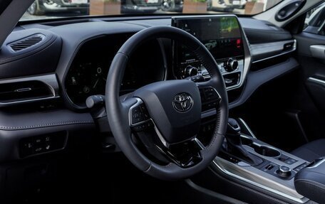 Toyota Highlander, 2024 год, 4 690 000 рублей, 14 фотография