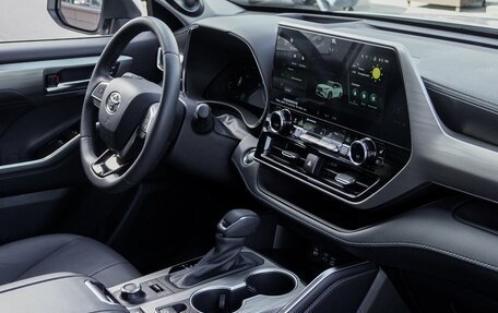 Toyota Highlander, 2024 год, 4 690 000 рублей, 15 фотография