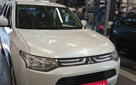 Mitsubishi Outlander III рестайлинг 3, 2013 год, 1 145 000 рублей, 2 фотография