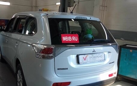 Mitsubishi Outlander III рестайлинг 3, 2013 год, 1 145 000 рублей, 4 фотография