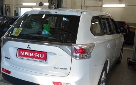 Mitsubishi Outlander III рестайлинг 3, 2013 год, 1 145 000 рублей, 3 фотография