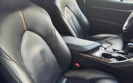 Toyota Camry, 2019 год, 2 500 000 рублей, 16 фотография