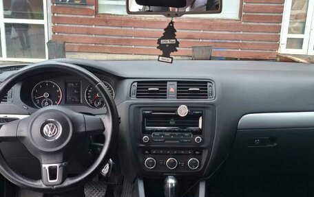 Volkswagen Jetta VI, 2013 год, 1 300 000 рублей, 8 фотография