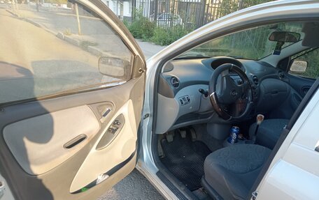 Toyota Yaris I рестайлинг, 2000 год, 240 000 рублей, 4 фотография