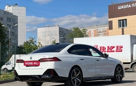 BMW 5 серия, 2024 год, 8 000 000 рублей, 10 фотография