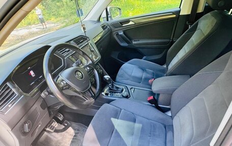 Volkswagen Tiguan II, 2018 год, 3 050 000 рублей, 4 фотография