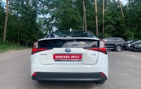 Toyota Prius IV XW50, 2019 год, 1 900 000 рублей, 4 фотография