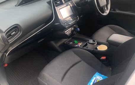 Toyota Prius IV XW50, 2019 год, 1 900 000 рублей, 14 фотография