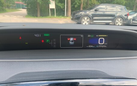 Toyota Prius IV XW50, 2019 год, 1 900 000 рублей, 16 фотография