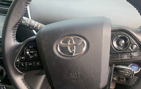 Toyota Prius IV XW50, 2019 год, 1 900 000 рублей, 19 фотография