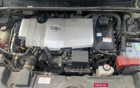 Toyota Prius IV XW50, 2019 год, 1 900 000 рублей, 20 фотография
