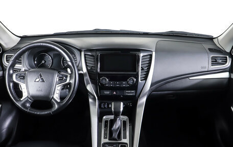 Mitsubishi Pajero Sport III рестайлинг, 2016 год, 2 990 000 рублей, 13 фотография