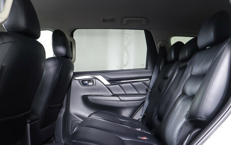 Mitsubishi Pajero Sport III рестайлинг, 2016 год, 2 990 000 рублей, 12 фотография