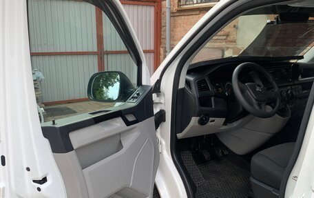 Volkswagen Caravelle T6 рестайлинг, 2016 год, 2 999 000 рублей, 8 фотография