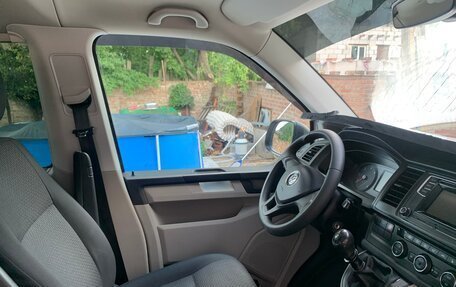 Volkswagen Caravelle T6 рестайлинг, 2016 год, 2 999 000 рублей, 9 фотография
