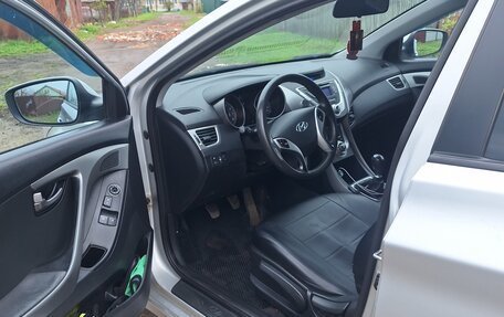 Hyundai Elantra V, 2011 год, 870 000 рублей, 2 фотография