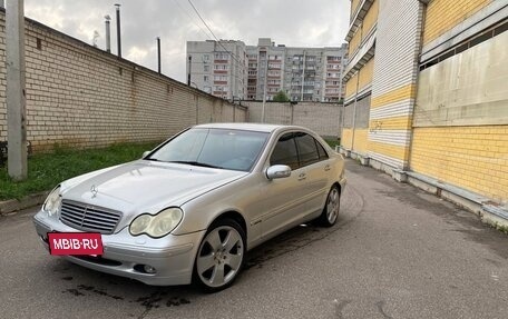 Mercedes-Benz C-Класс, 2003 год, 630 000 рублей, 3 фотография