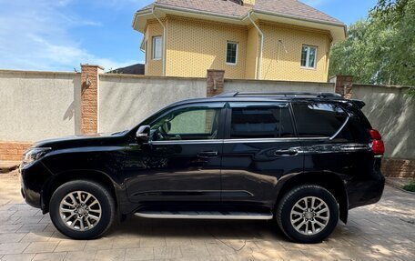 Toyota Land Cruiser Prado 150 рестайлинг 2, 2017 год, 3 790 000 рублей, 3 фотография
