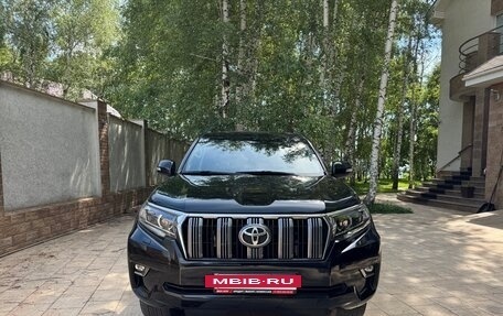 Toyota Land Cruiser Prado 150 рестайлинг 2, 2017 год, 3 790 000 рублей, 2 фотография
