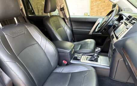 Toyota Land Cruiser Prado 150 рестайлинг 2, 2017 год, 3 790 000 рублей, 8 фотография