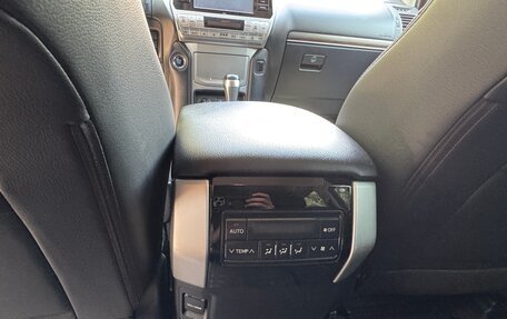 Toyota Land Cruiser Prado 150 рестайлинг 2, 2017 год, 3 790 000 рублей, 15 фотография