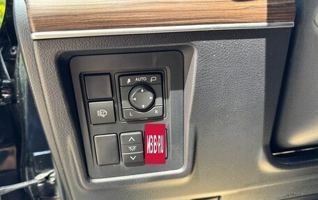 Toyota Land Cruiser Prado 150 рестайлинг 2, 2017 год, 3 790 000 рублей, 13 фотография