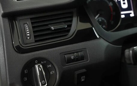 Skoda Rapid I, 2018 год, 1 070 000 рублей, 10 фотография