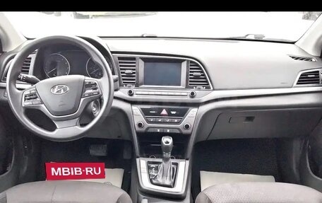 Hyundai Elantra VI рестайлинг, 2017 год, 1 600 000 рублей, 6 фотография