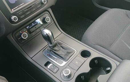 Volkswagen Touareg III, 2011 год, 1 700 000 рублей, 10 фотография