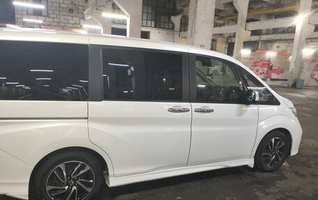Honda Stepwgn IV, 2015 год, 2 060 000 рублей, 3 фотография