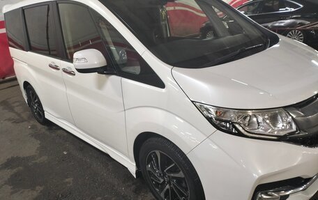 Honda Stepwgn IV, 2015 год, 2 060 000 рублей, 2 фотография