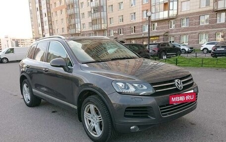 Volkswagen Touareg III, 2011 год, 1 700 000 рублей, 2 фотография
