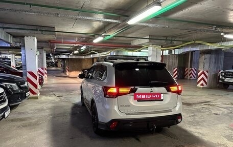 Mitsubishi Outlander III рестайлинг 3, 2021 год, 2 450 000 рублей, 3 фотография
