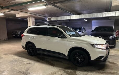 Mitsubishi Outlander III рестайлинг 3, 2021 год, 2 450 000 рублей, 4 фотография