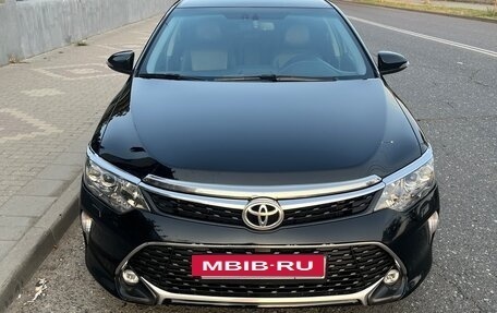 Toyota Camry, 2017 год, 2 300 000 рублей, 3 фотография