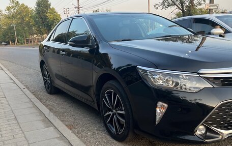 Toyota Camry, 2017 год, 2 300 000 рублей, 4 фотография