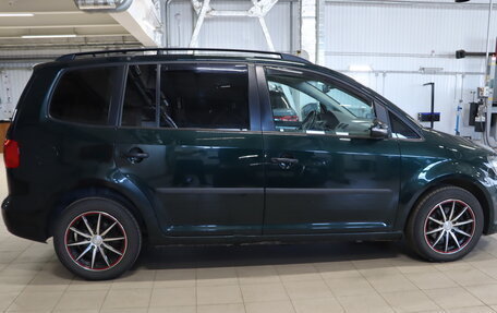 Volkswagen Touran III, 2011 год, 749 990 рублей, 6 фотография