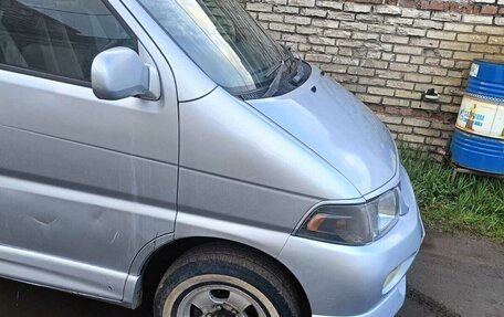 Toyota HiAce H100, 1998 год, 790 000 рублей, 4 фотография