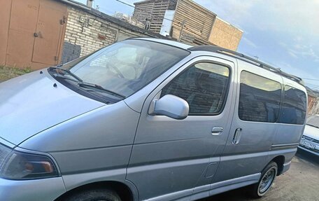 Toyota HiAce H100, 1998 год, 790 000 рублей, 3 фотография