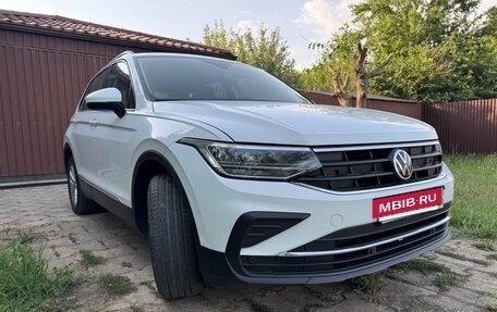 Volkswagen Tiguan II, 2020 год, 2 100 000 рублей, 4 фотография